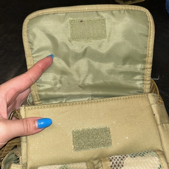 HELLO KITTY ARMY CAMO CAMOFLAUGE  PRINT CROSSBODY MINI BAG - Picture 9 of 13